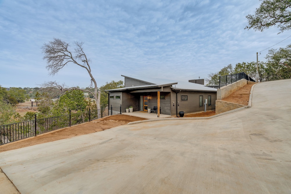 Chic Burnet Home on Lake Buchanan w/ 2 Fireplaces! - Property Image 17