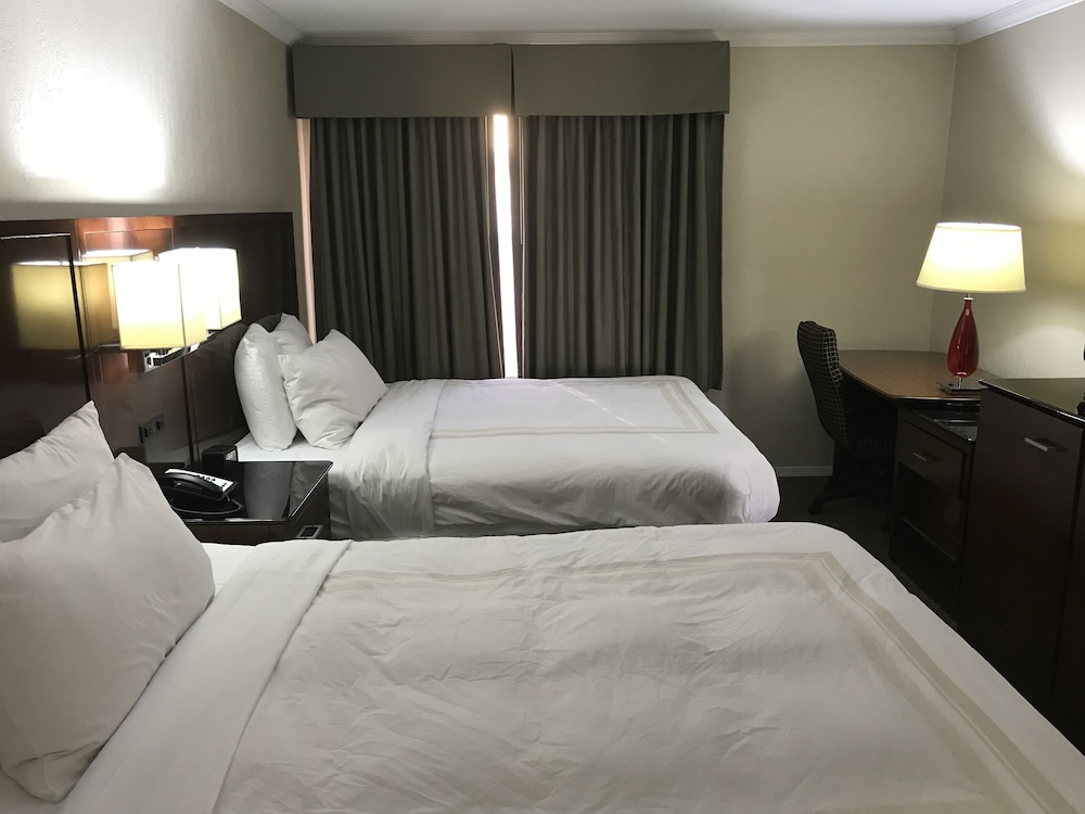 Hometown Inn & Suites