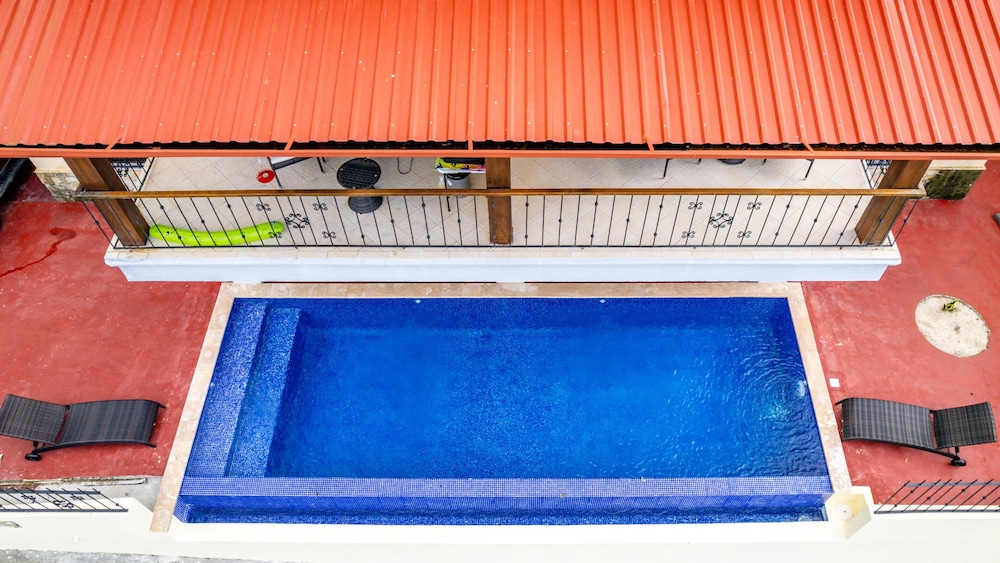 2 Bedroom Ocean-View Condo with Pool view 4