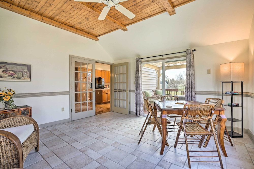 'chateau Ridge' Peaceful Retreat w/ Fire Pit!