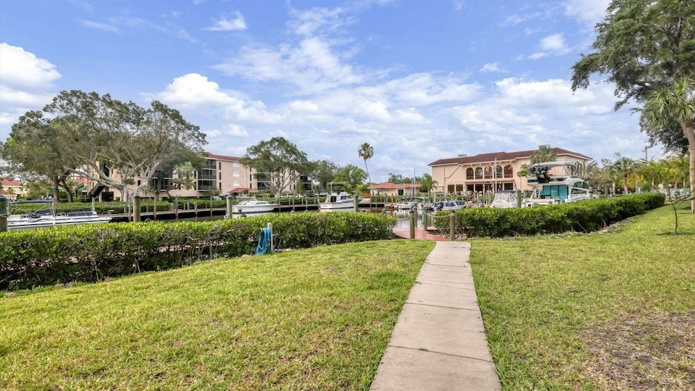 Quiet Condo Near Downtown Punta Gorda 2 Bedroom Condo