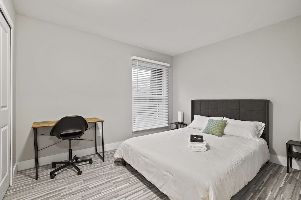 2BR 1BA Apartment With Great Amenities