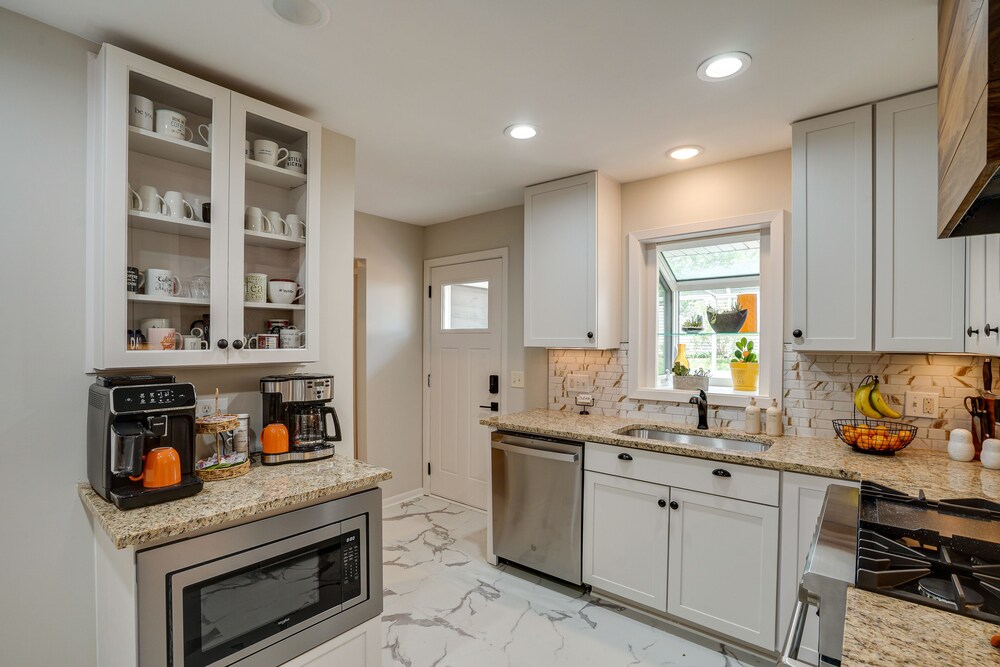 Pet-friendly Minneapolis Home ~ 8 Mi to Downtown!
