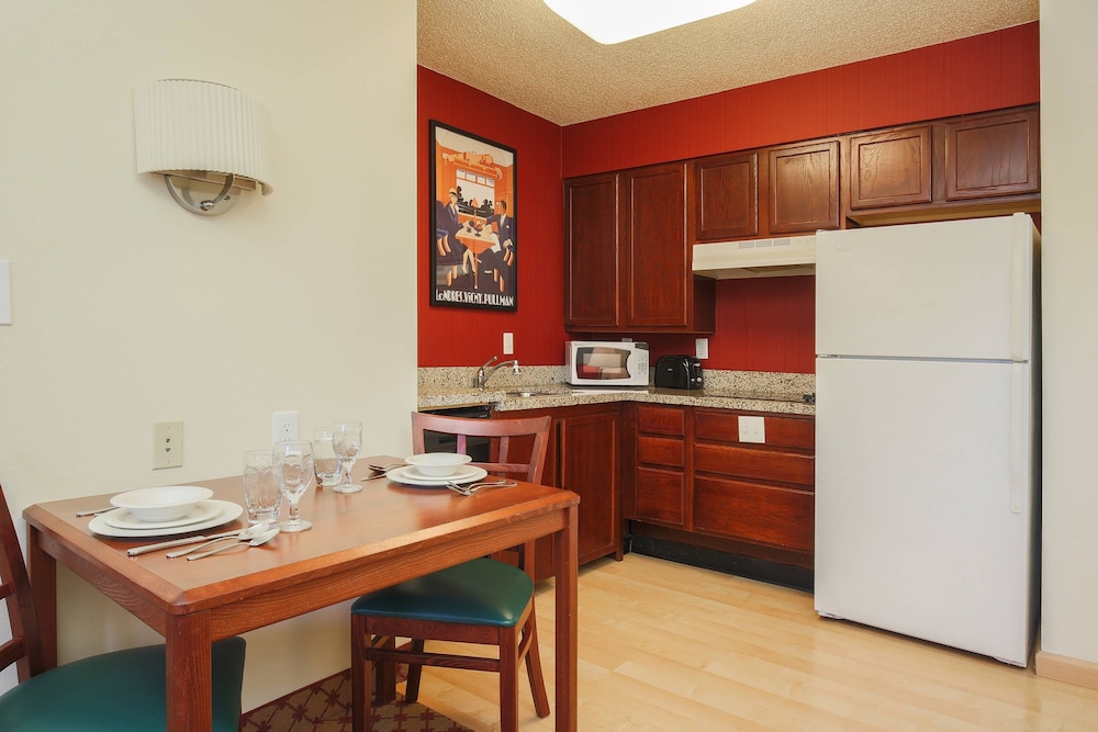 Residence Inn By Marriott Flint view 2
