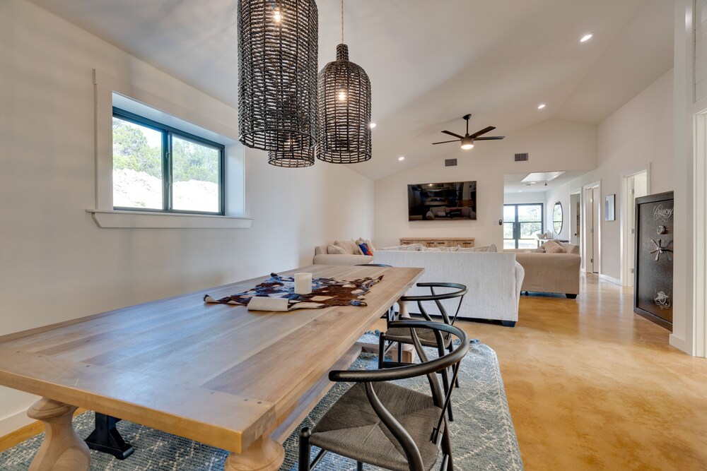 Getaway w/ Fire Pit 5 Mi to Pedernales River! - Property Image 10