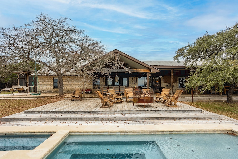 5BR Luxury Home w/ Pool & Wrap-around Porch