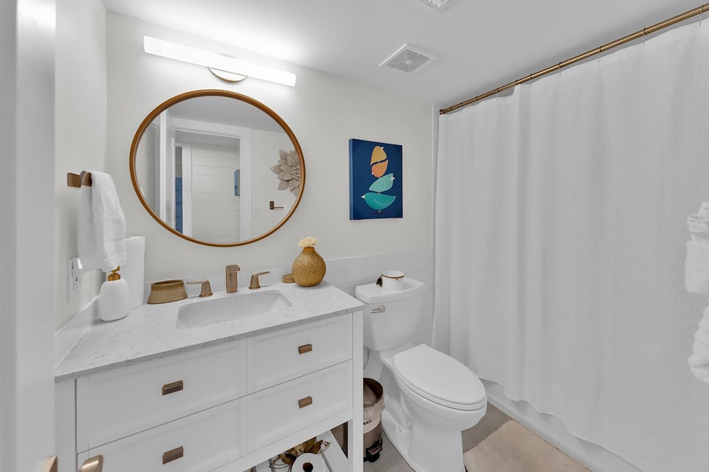 Dolphin Point #401c