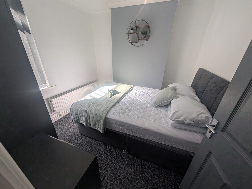 Comfortable 3 Bedroom House With Easy City Access