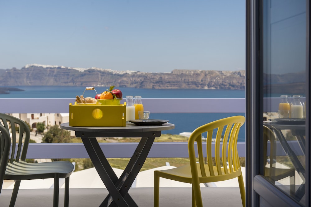 Earino Suites & Villas