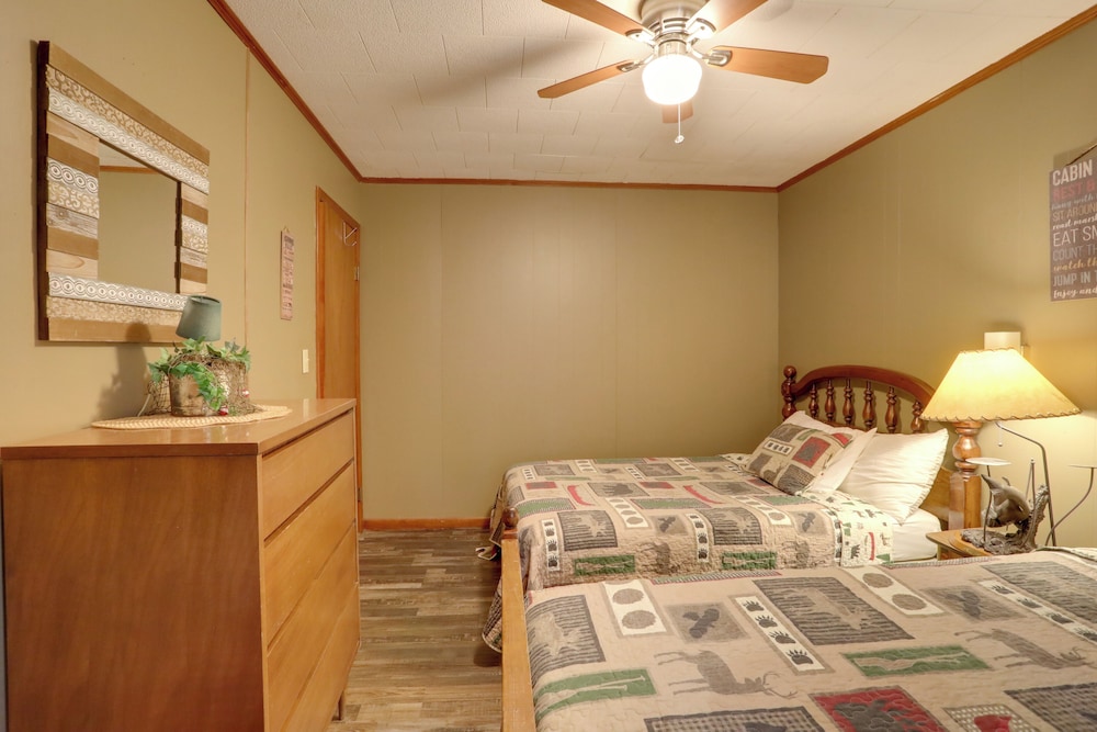 Outdoor Entertainment Areas: Greers Ferry Cottage!