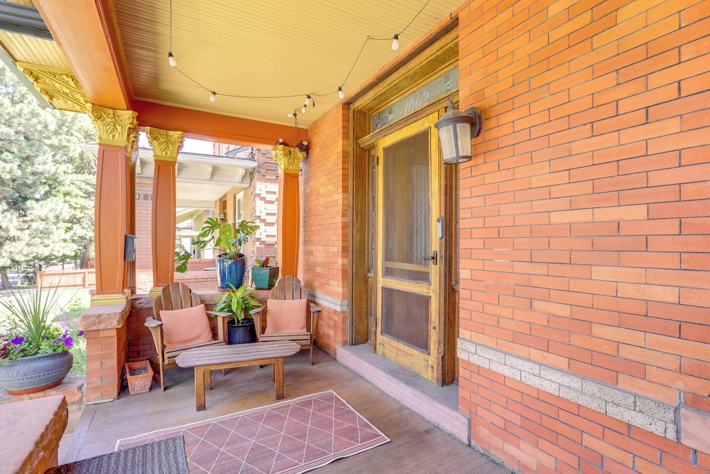 Walk to Denver Zoo: City Park Getaway w/ Garden