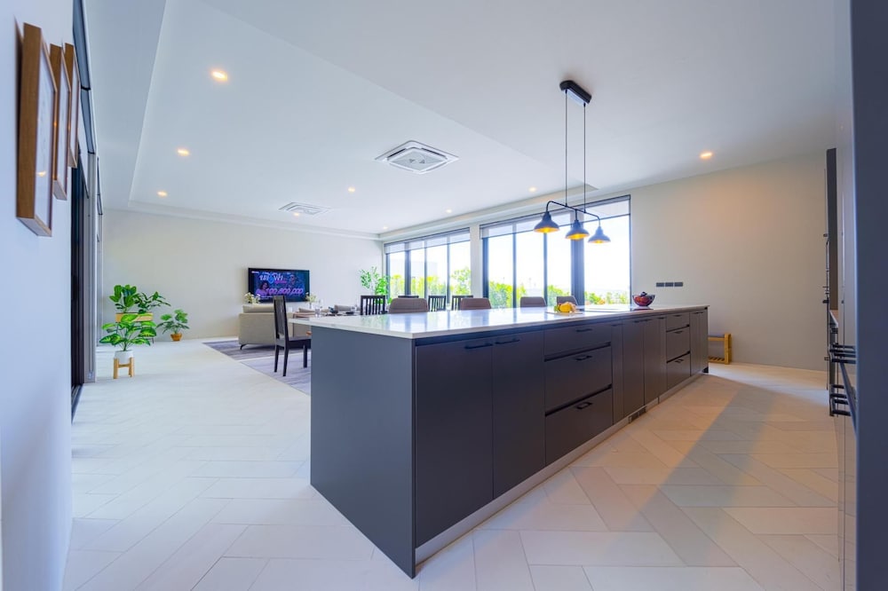 Luxury Large 3 Bedroom Pool Villa (KH-C5)