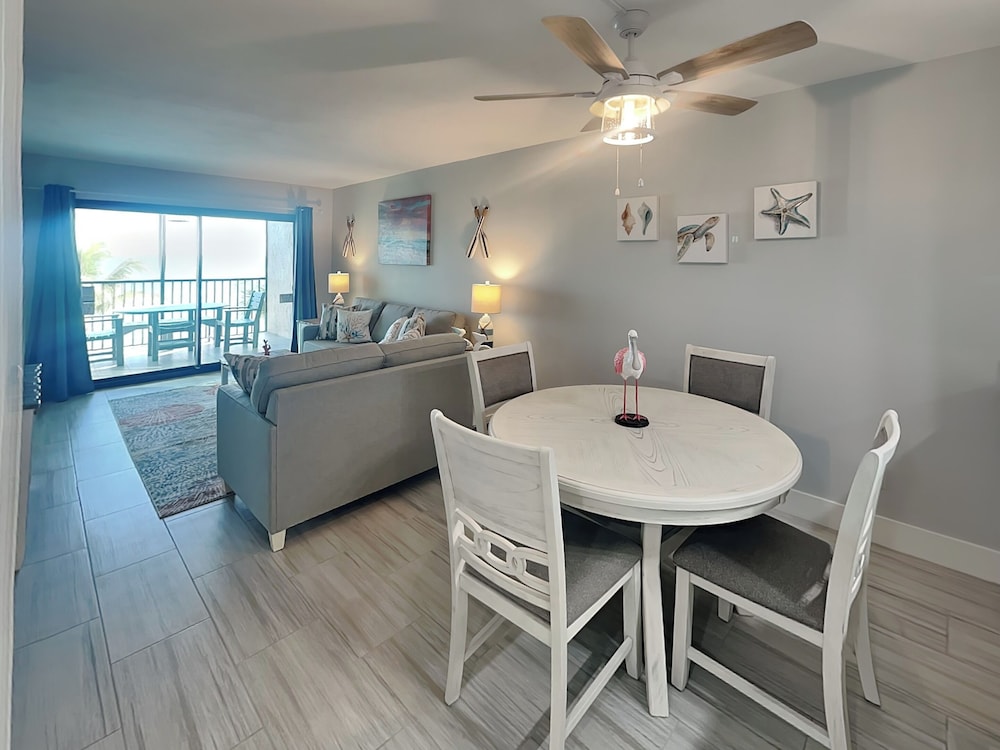 Seaside 4 by Distinctive Beach Rentals