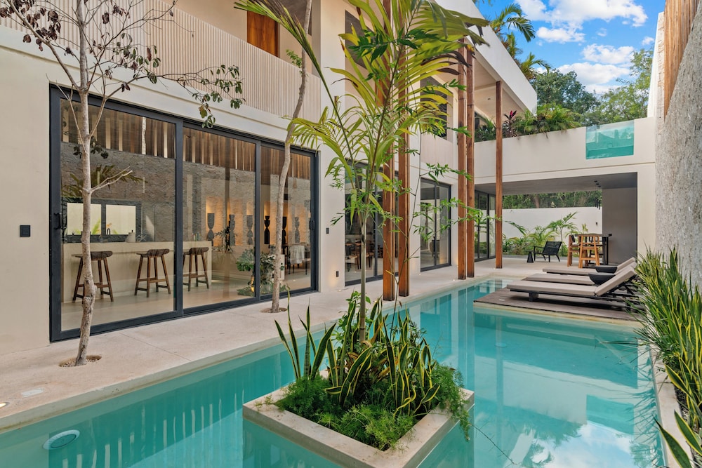 Casa Luna Twin VIP Luxury 2 Pools & Concierge