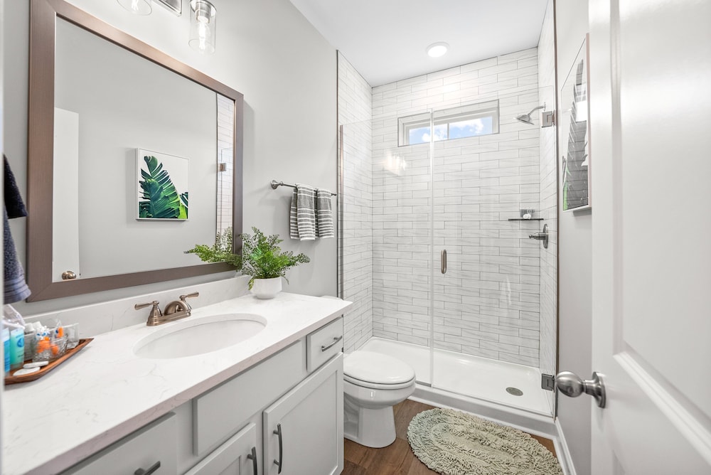 Adam's Downtown Retreat w/ Rooftop Access