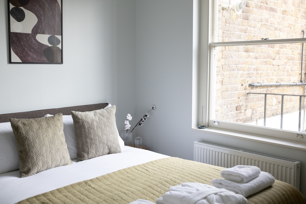 Gulaid House Knightsbridge by Bob W London