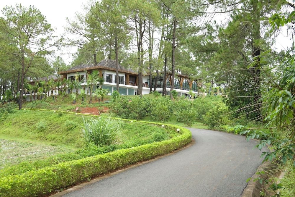 Phoenix Moc Chau Hotel