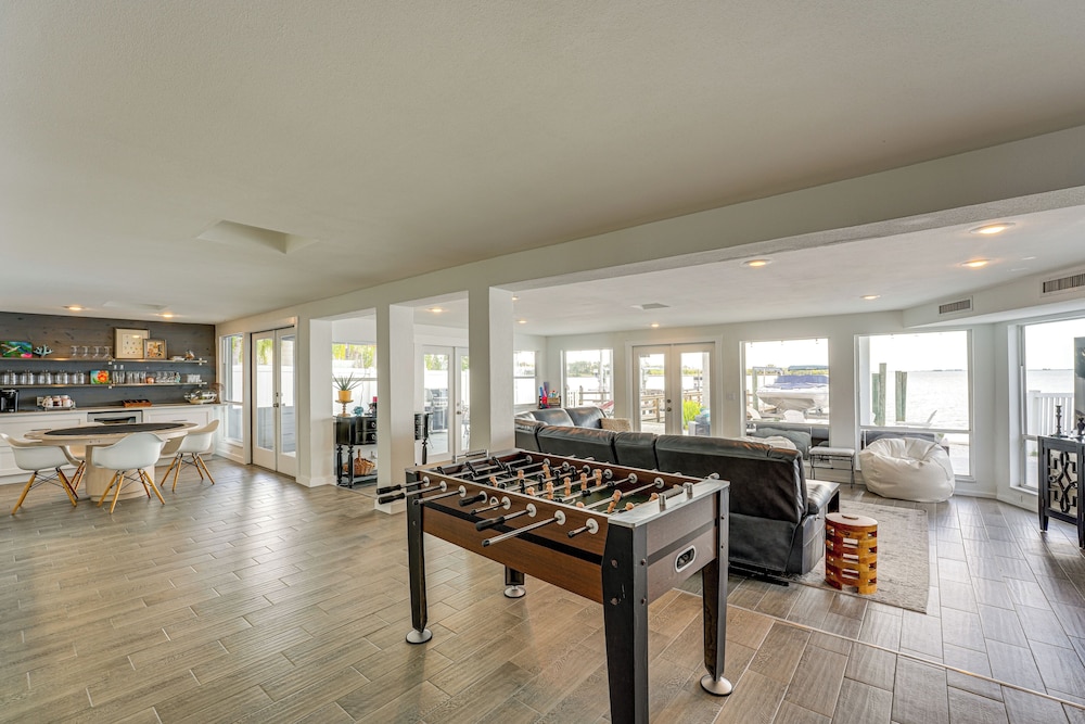 Gulf Coast Luxury! Quiet Home 4 Mi to Sponge Docks