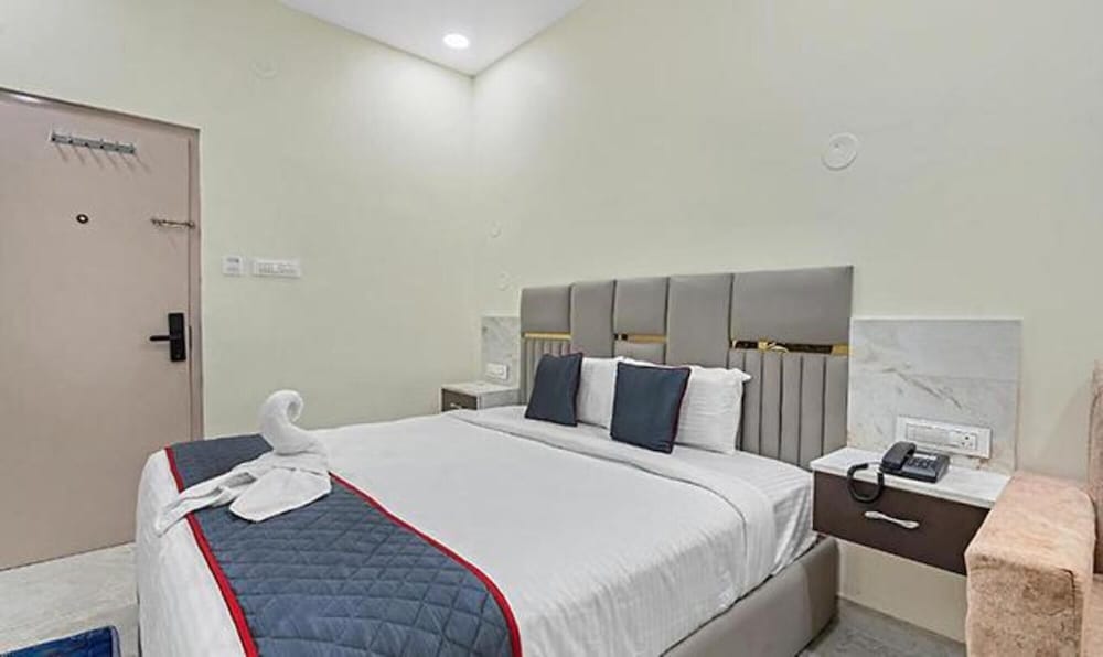 Fabhotel Sky Land