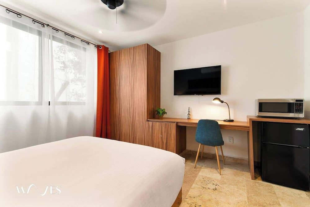 Colorful Perfect Located 2 Br. W/great Amenities