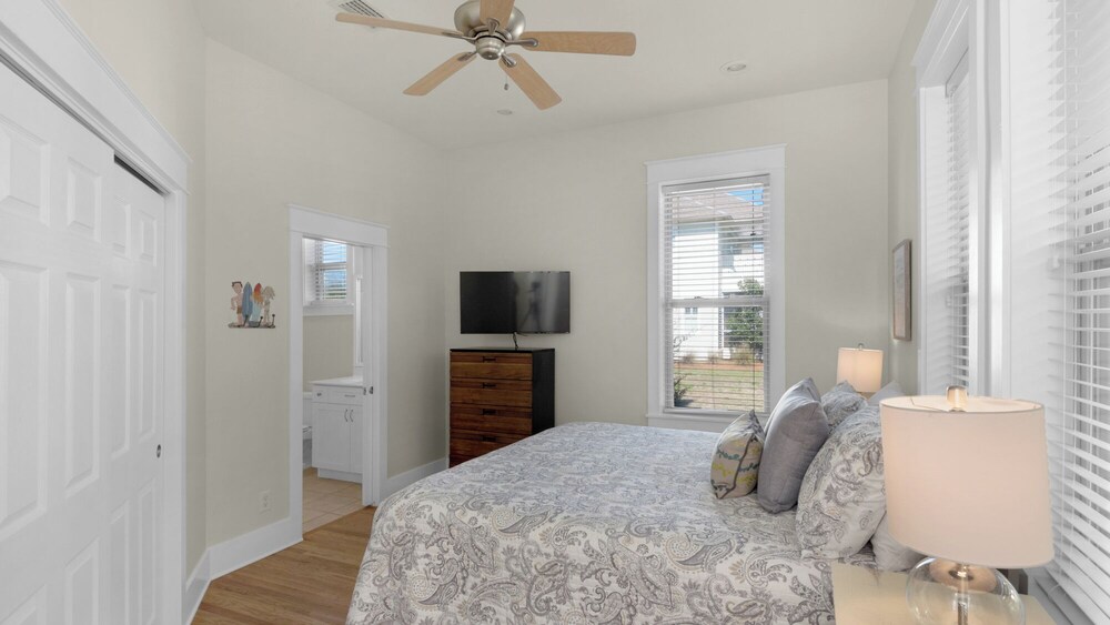 Steps From the Seagrove Beach - Gulf Views - Sleeps 10 - Community Pool view 2
