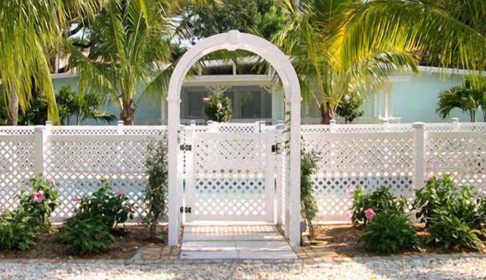 Orchid Island Cottages
