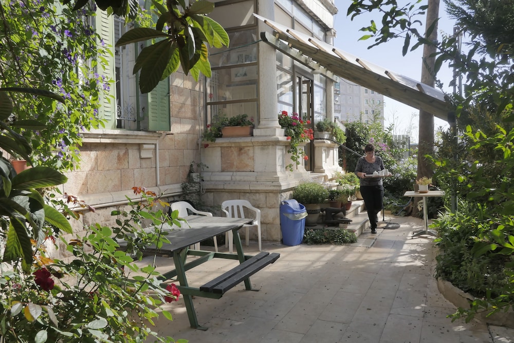 Allenby 2 Bed & Breakfast