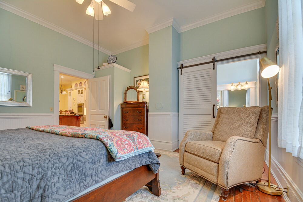 Opulent Home in Spring Hope w/ Pool & Hot Tub! view 3