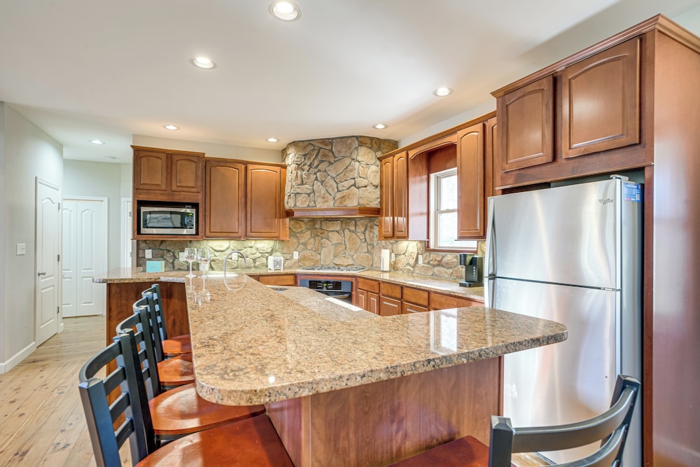 Hot Tub & Amenity Access: Lake Anna Retreat!