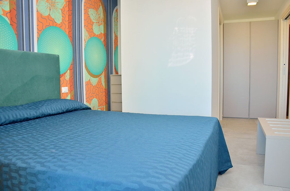 Colorful Suite Overlooking the sea