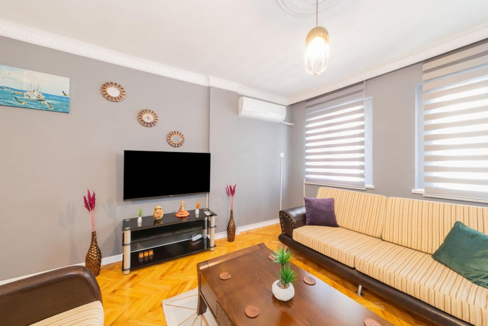 Central Flat Close to the Beach in Muratpasa