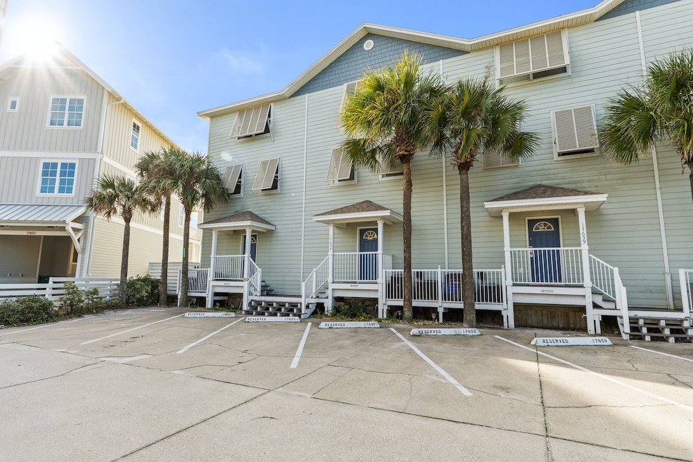 Southern Exposure Townhome by Panhandle Getaways