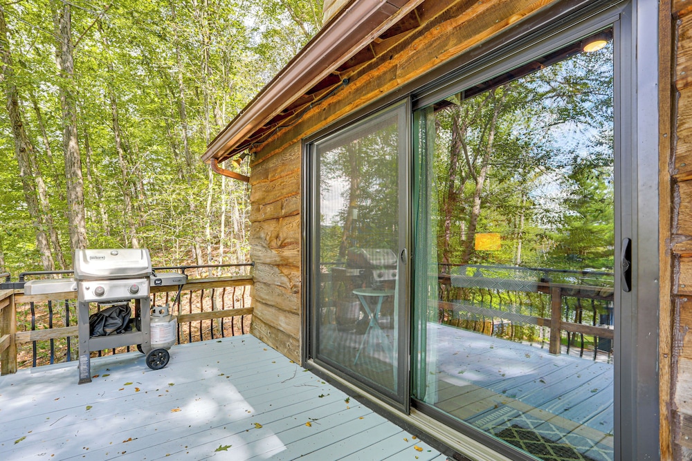 < 1 Mi to Lake: Cabin w/ Hot Tub in Greentown!