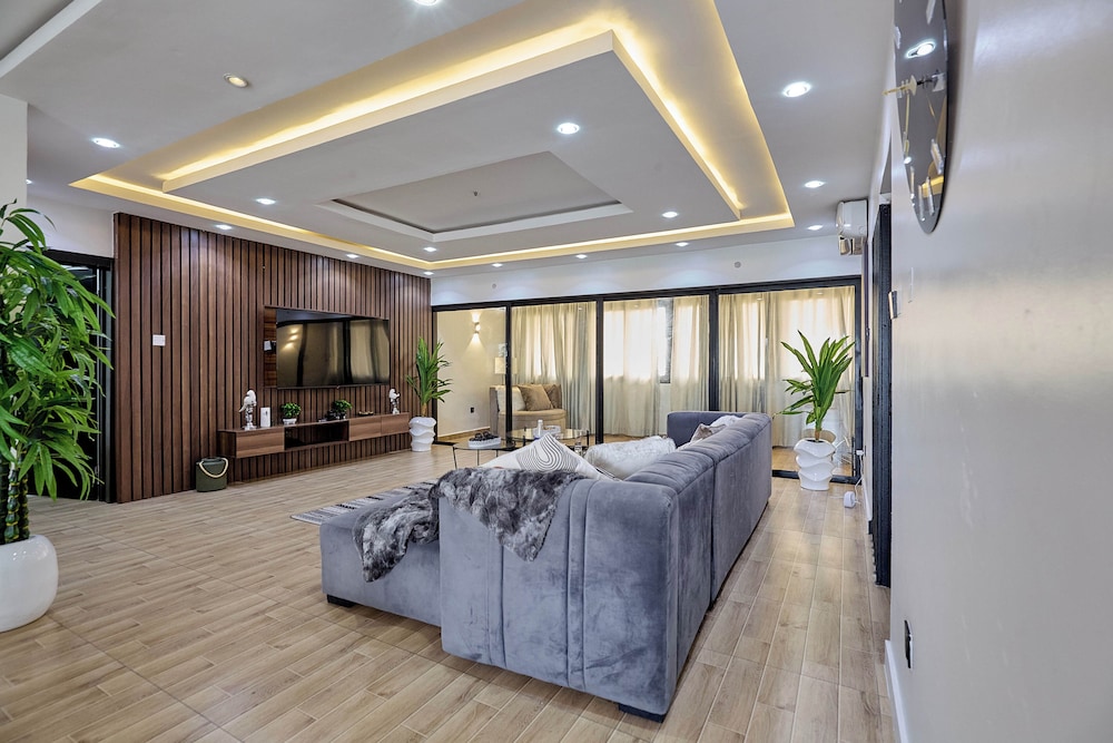 TOP LOFT 3 BED PENTHOUSE APARTMENT