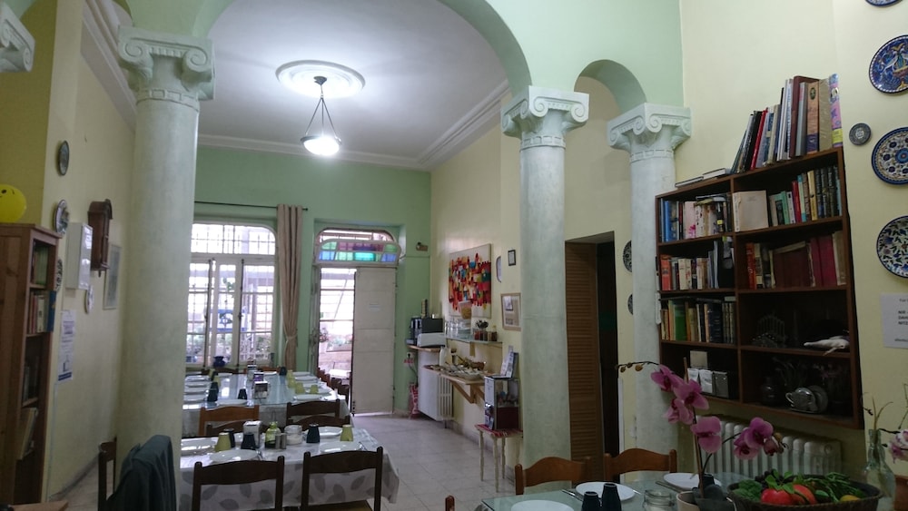 Allenby 2 Bed & Breakfast