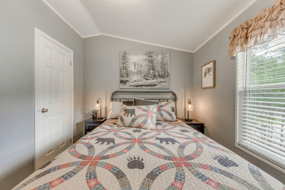 Alamogordo Vacations - Peaceful Cloudcroft Vacation Rental: Walk to Shops - Property Image 5
