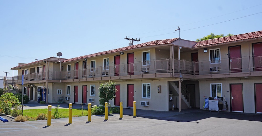 Budget Inn