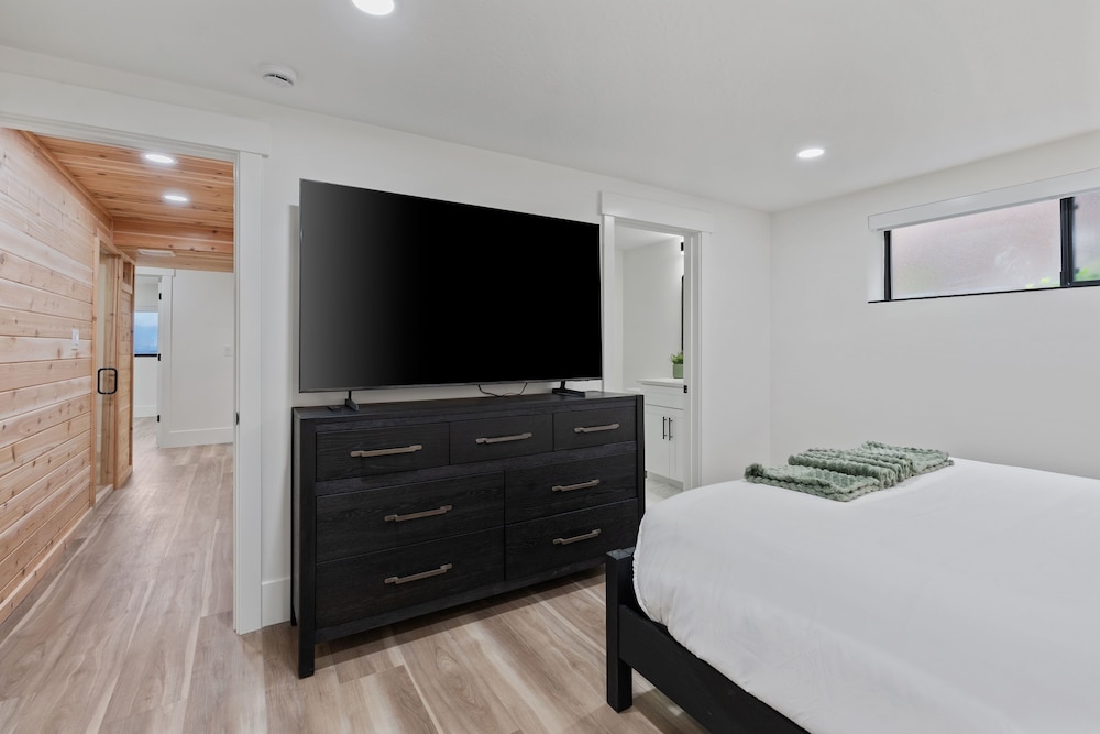 All-new Luxe Stay Views, Sauna & Hot Tub 7 Bedroom Villa