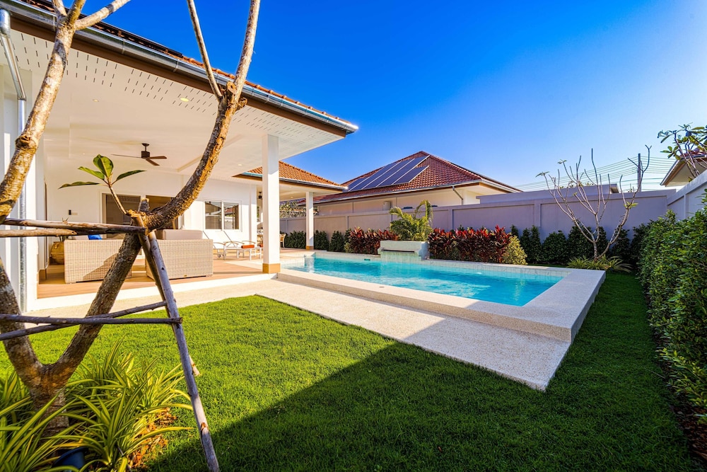 New Modern 3 Bedroom Pool Villa MB3