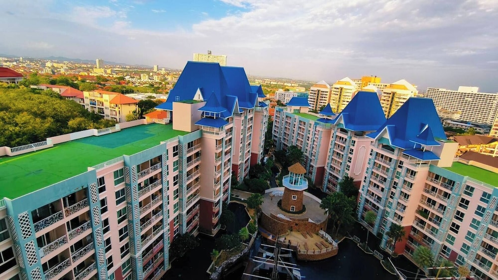 Luxury 2-bedroom Sea View Escape