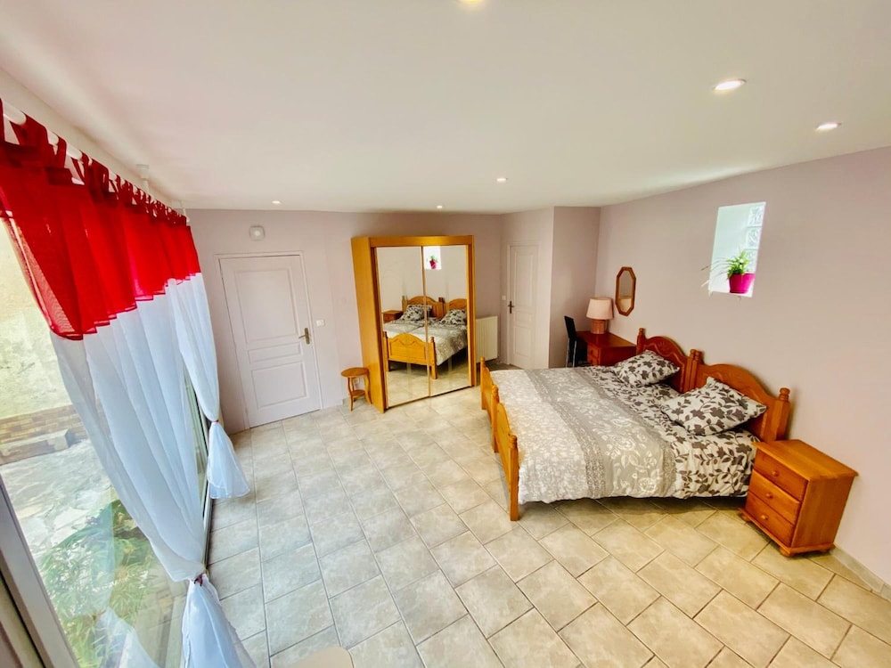 Reims Sherpa Guest House view 5