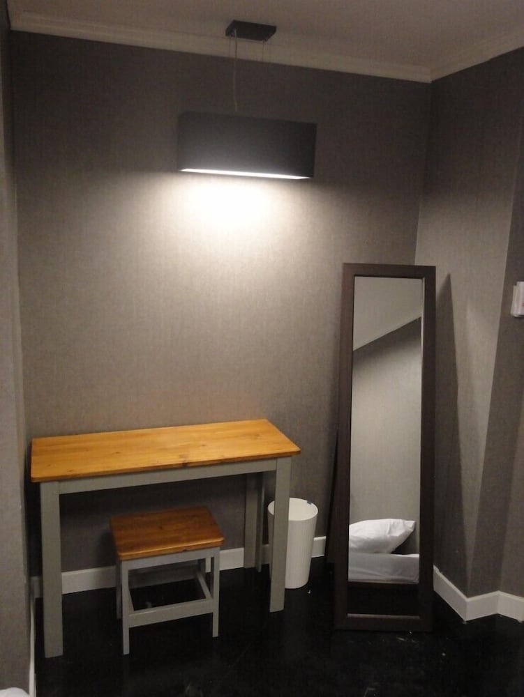 Xeromine - Hostel