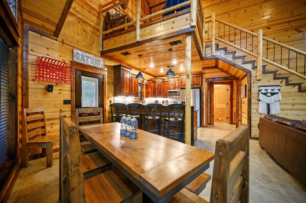 Sugar Mama Cabin for 10!