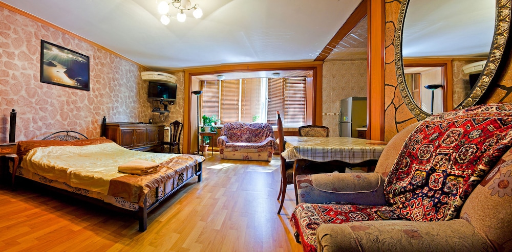 Lessor Apartments