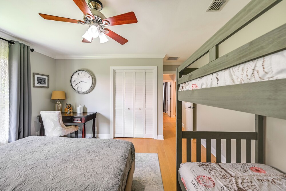 Resort Community Escape: Naples Home 5 Mi to Beach