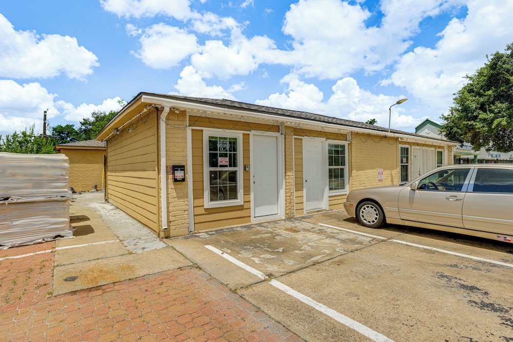 Suburban Home By Arthur Storey Park & HCA Houston!