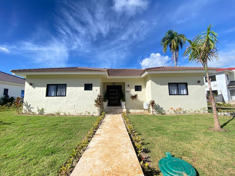 Luxury 5 Bedrooms Villa in Hispañola -sosua