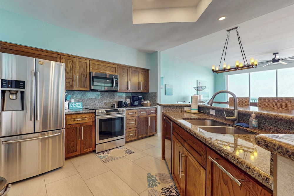 Gorgeous 3BR Penthouse w/ Lanai Facing the Gulf