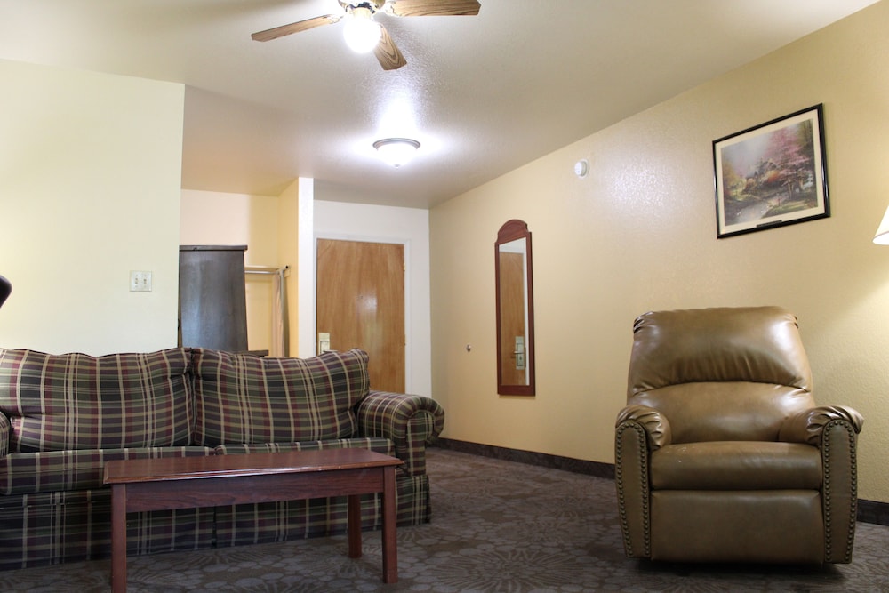 McAlester Vacations - Candlelight Inn  Suites Hwy 69 near McAlester - Property Image 3