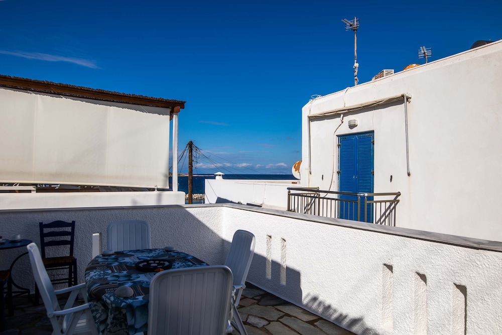 Naoussa Breeze Residence